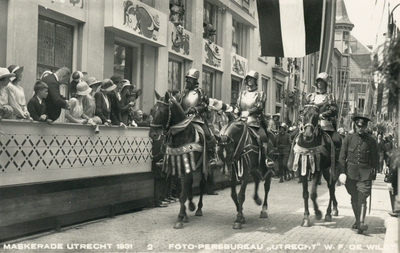 109461 Afbeelding van de maskerade-optocht ter gelegenheid van de viering van het 59e lustrum van de Utrechtse ...